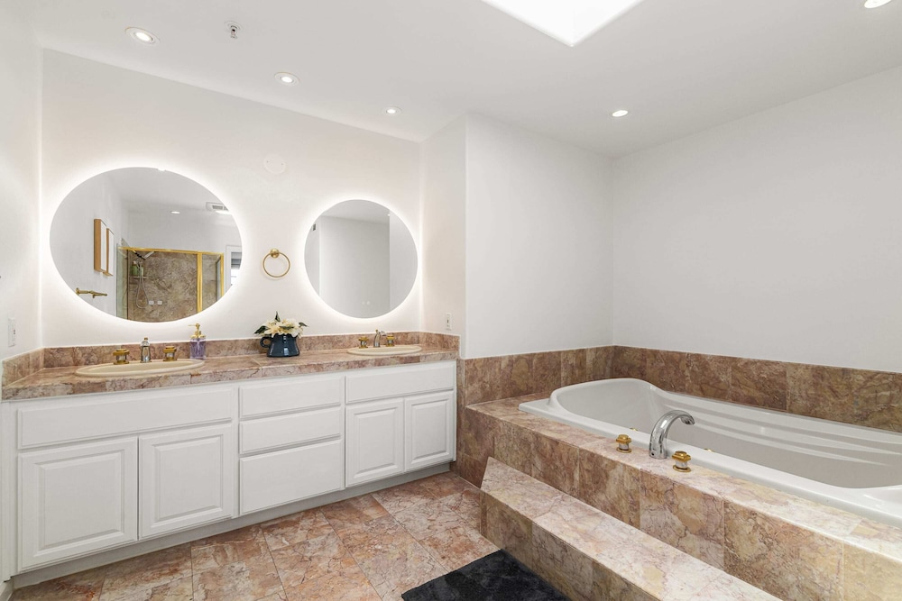 @ Marbella Lane - Vibrant 5BR Home in Daly City