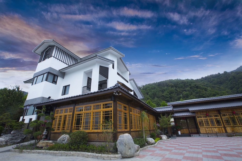 Huaman hot villa