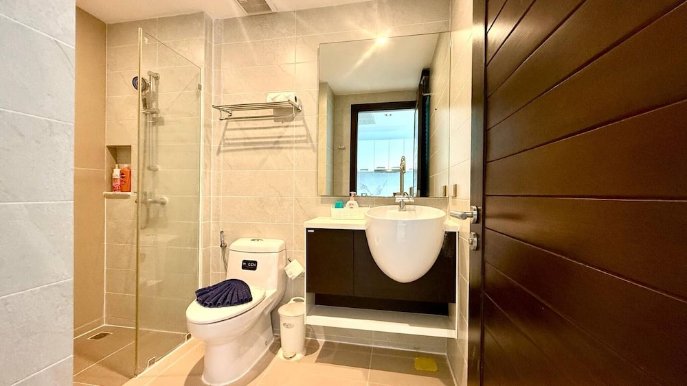 Emerald 307 - Studio With Balcony and Shared Pool