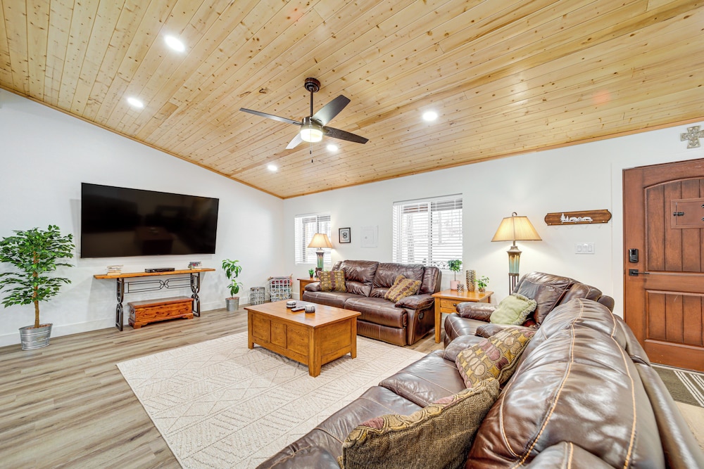 Fire Pit + Trail Access: Spacious Happy Jack Cabin