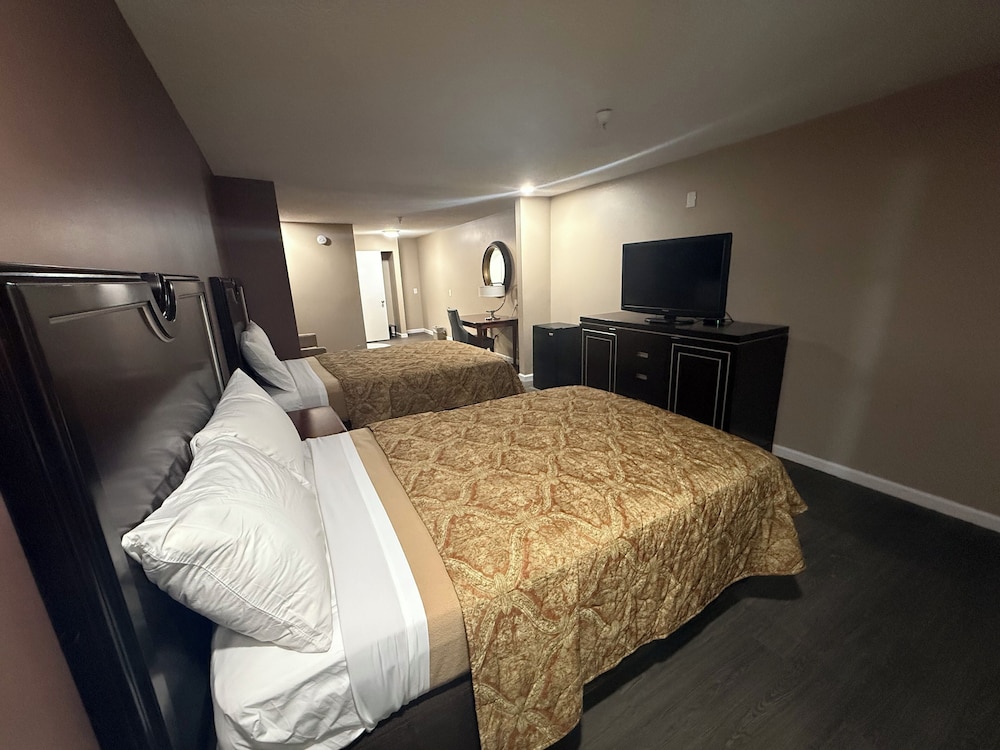 Magnolia Bay Hotel & Suites