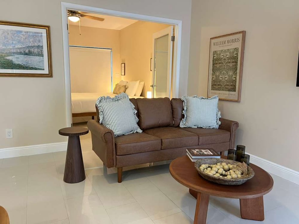 Open-concept Urban Stay