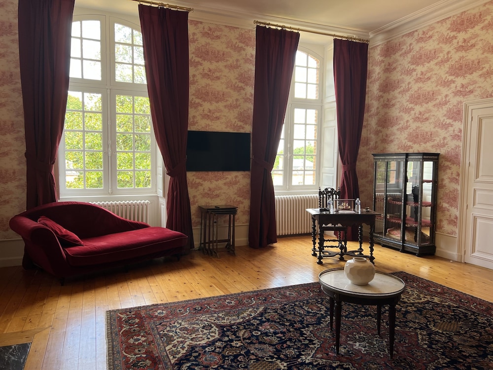 Château de Lauresse view 3