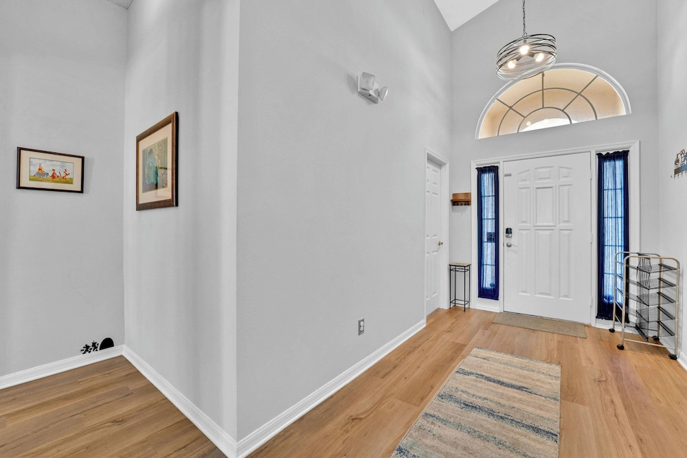 Enchanting Vacation Haven - Image 5