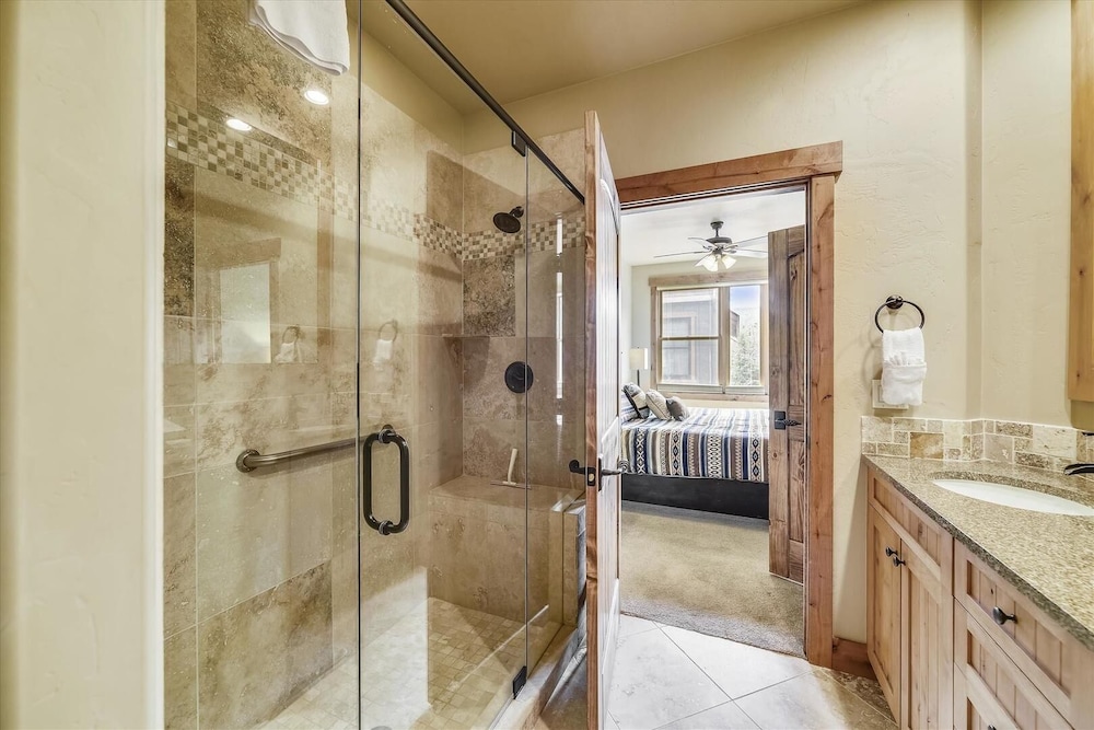 S Off Main #4 2 Bedroom Condo by RedAwning
