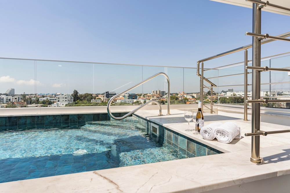 YAMAS Urban Living Platinum 77 Apartments
