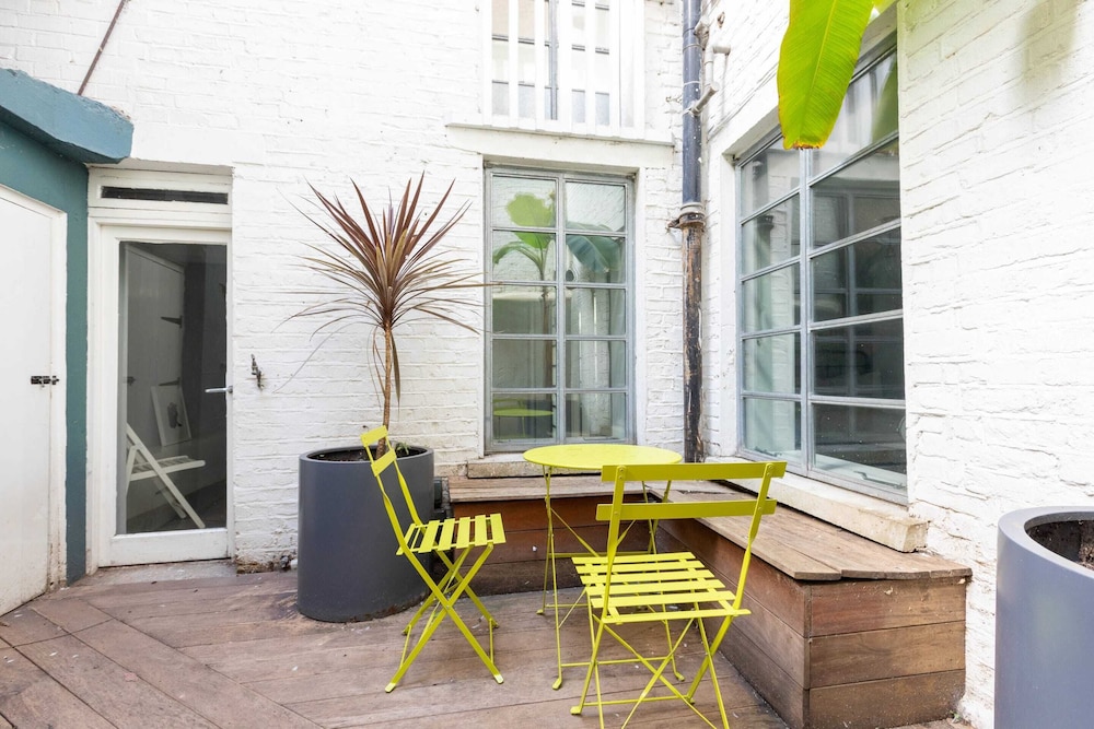 Stylish 2 Bedroom Converted Victorian Storefront