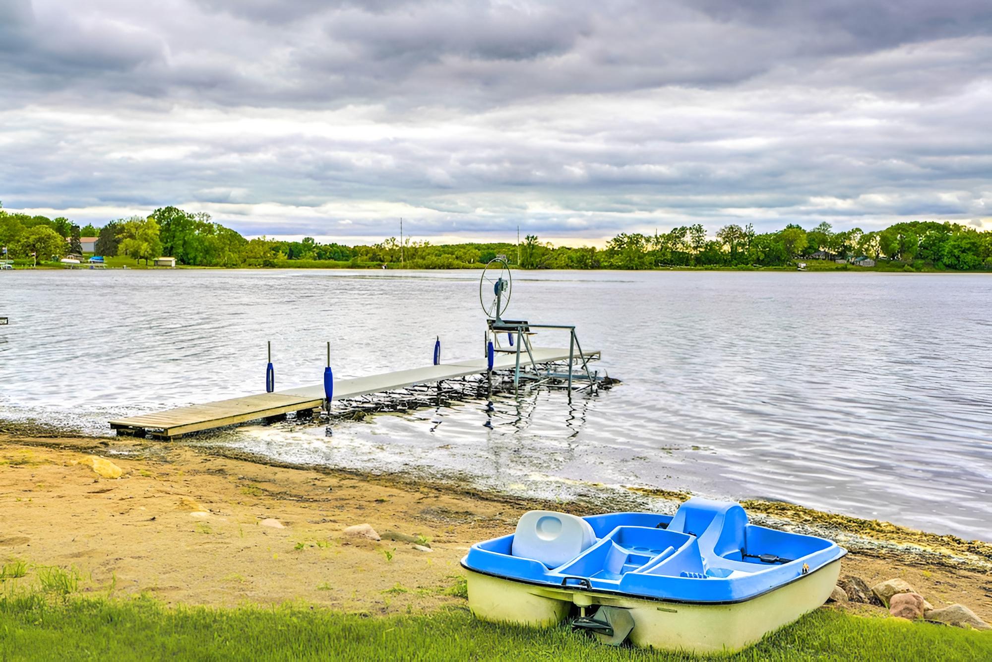 Quaint Lake Jefferson Cabin w/ Deck & Gas Grill! view 5
