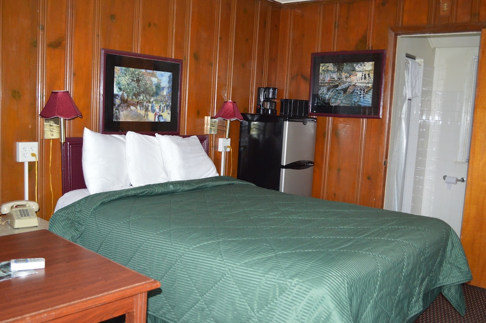 Great Lakes Motel view 4