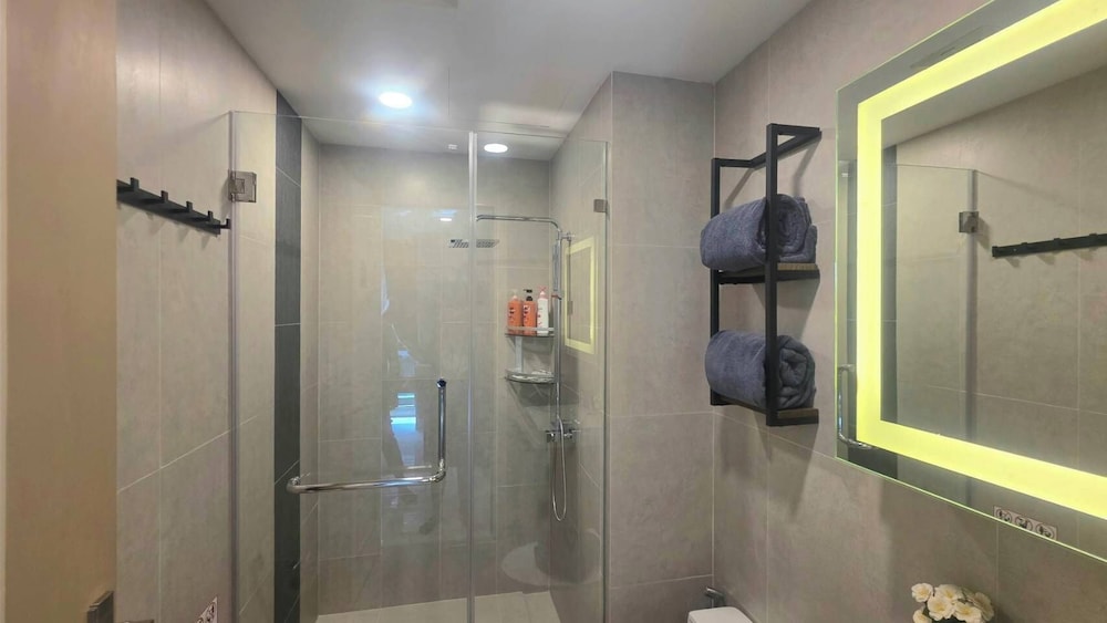 A202 - One Bedroom Partial Seaview Serviced Apartment, Ao Nang Beach