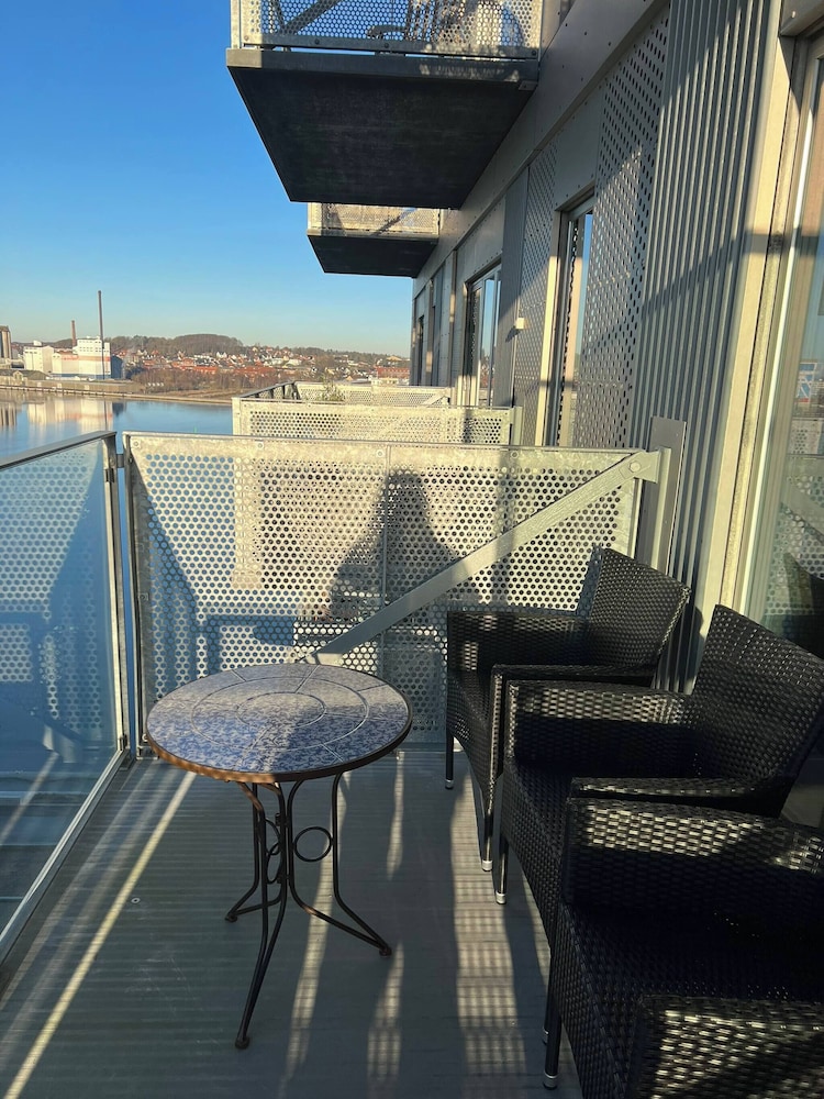 New and Bright Apartment by Aalborg's Havnepromenade