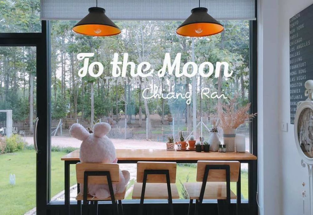 To the Moon Bed and Breakfast