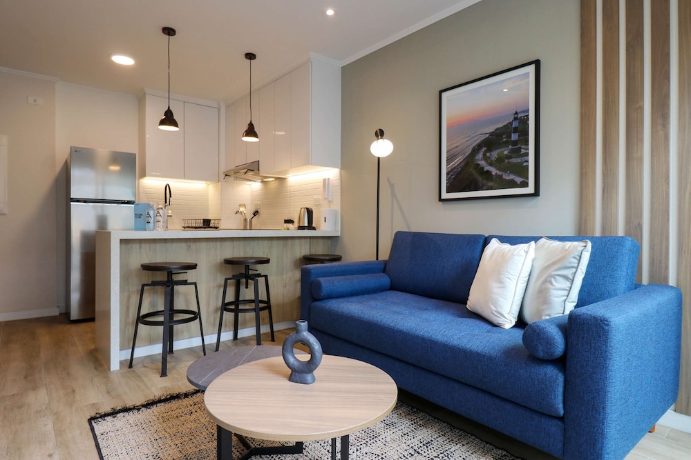 w Majestic 1BR Duplex in the Heart of Barranco