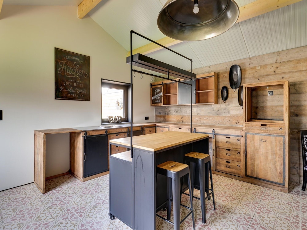 Lush Holiday Home in Limburg With Jacuzzi
