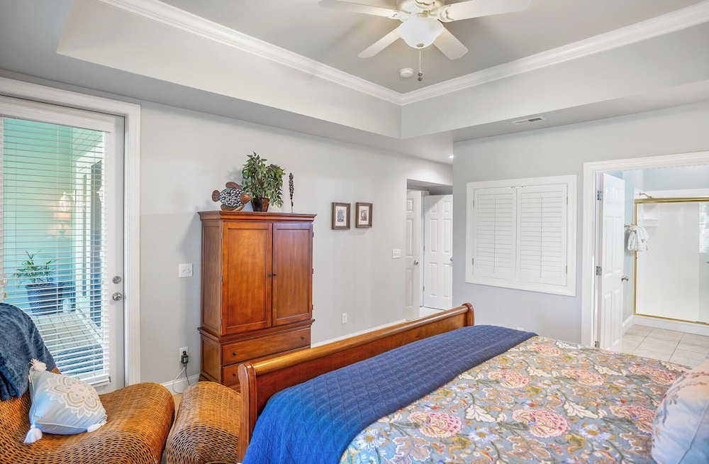 Tasteful 2 Story 4 Bedroom, 4 Bath Home! New on Rental Program, Sleeps 12!