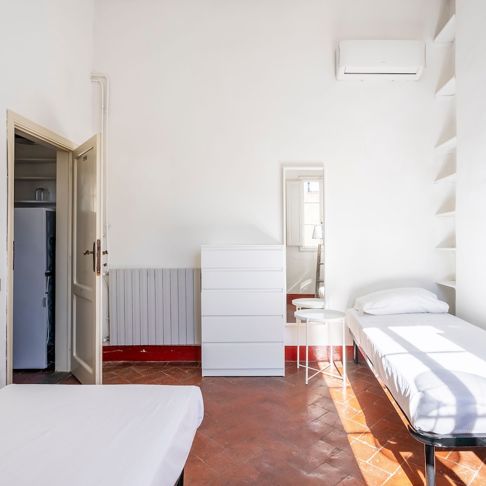 Cerchi 3 in Firenze With 2 Bedrooms and 1 Bathrooms