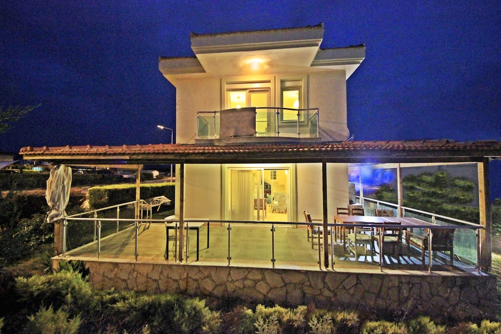 Family Friend Villa Pool bbq 3b 1 Alacati Cesme view 5