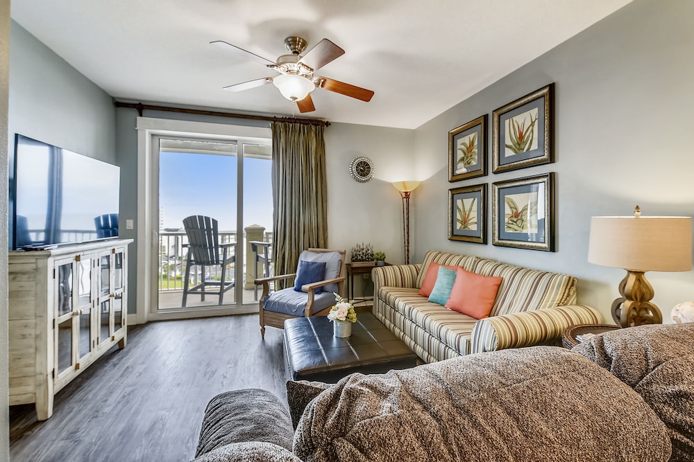 Grand Panama Beach Resort by Book That Condo