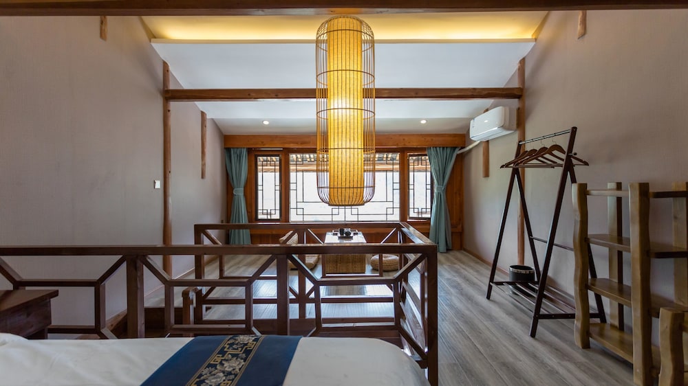 Floral Hotel Xijiang Banshan Yunfu view 4