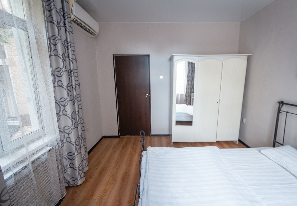 Apartment on Fontannaya 61a-18 view 5