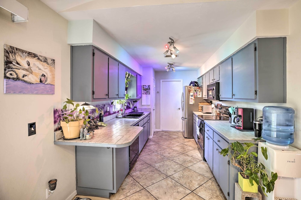 Updated Fort Myers Escape w/ Screened Lanai!