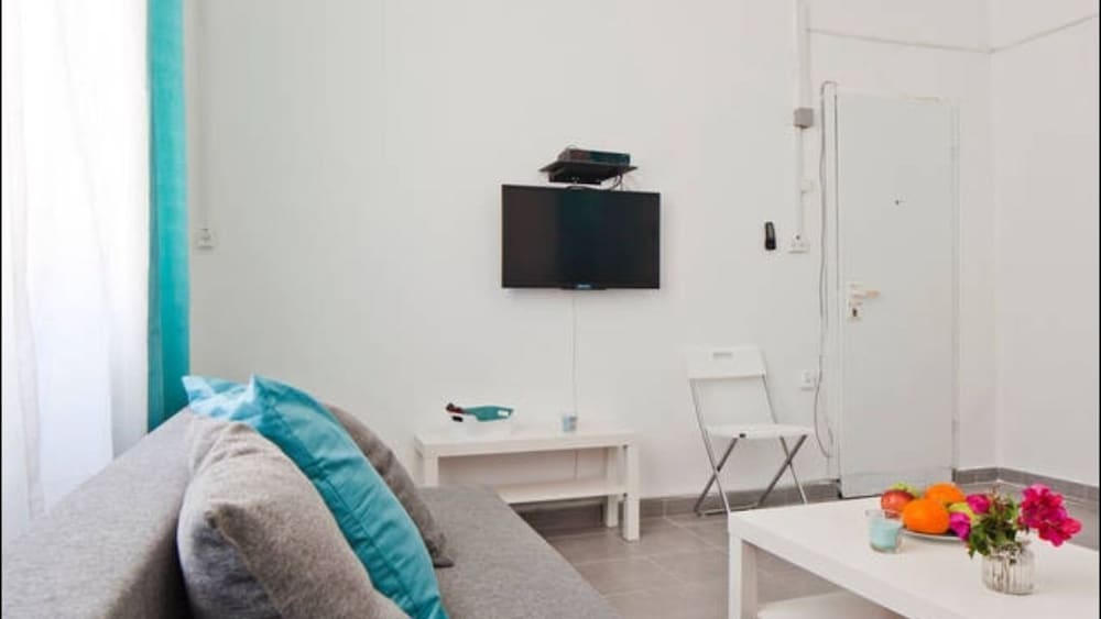 Ha-Carmel Market Apartment