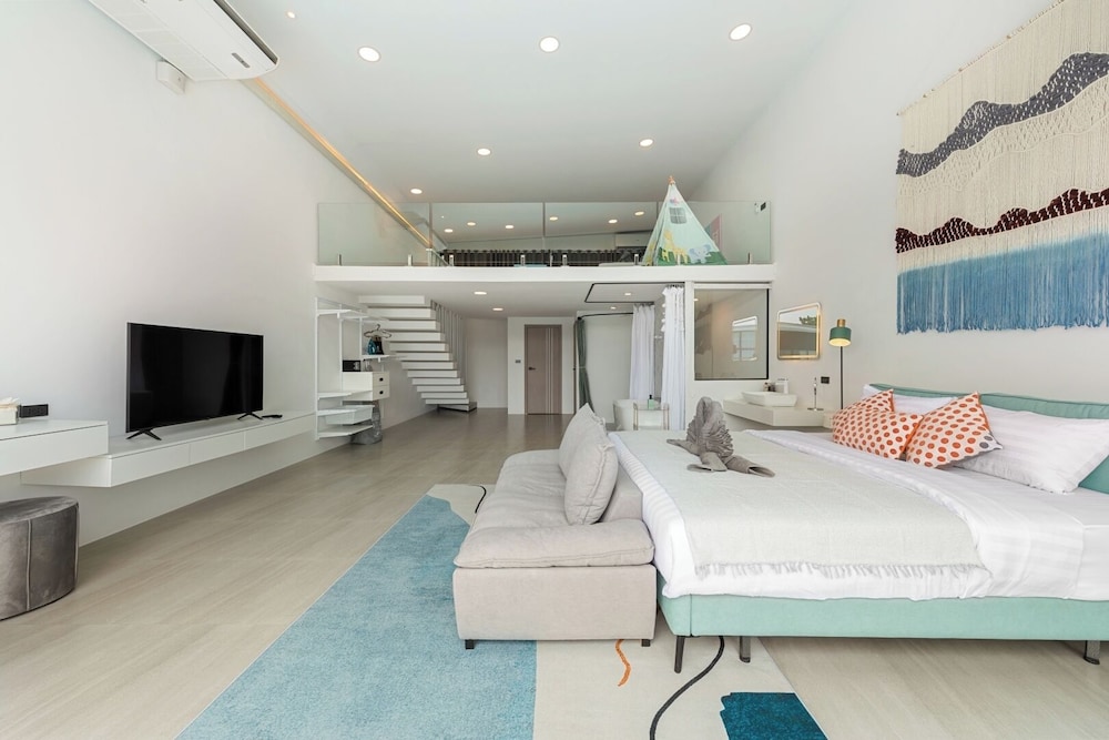 Unique Pool Slide Access Townhouse