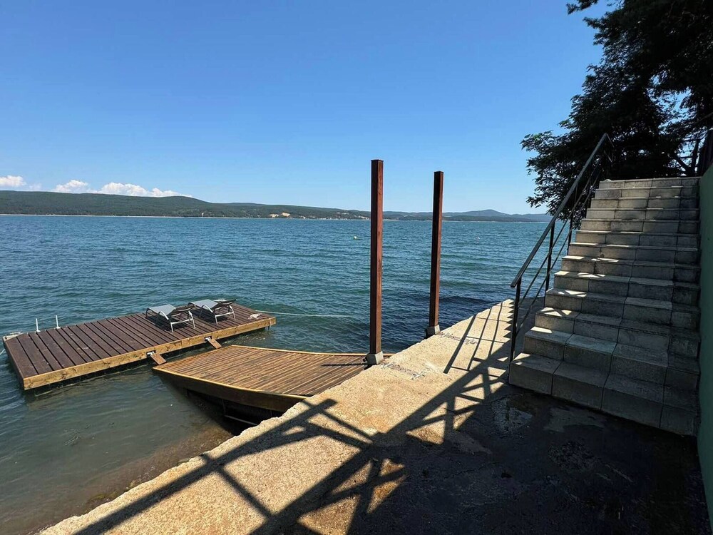 Villa Iskar Lake Residence