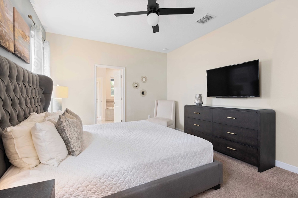 Stinger Luxe Retreat by Avantstay 8BR Luxury Villa Near Disney w/ Pool & Game Room