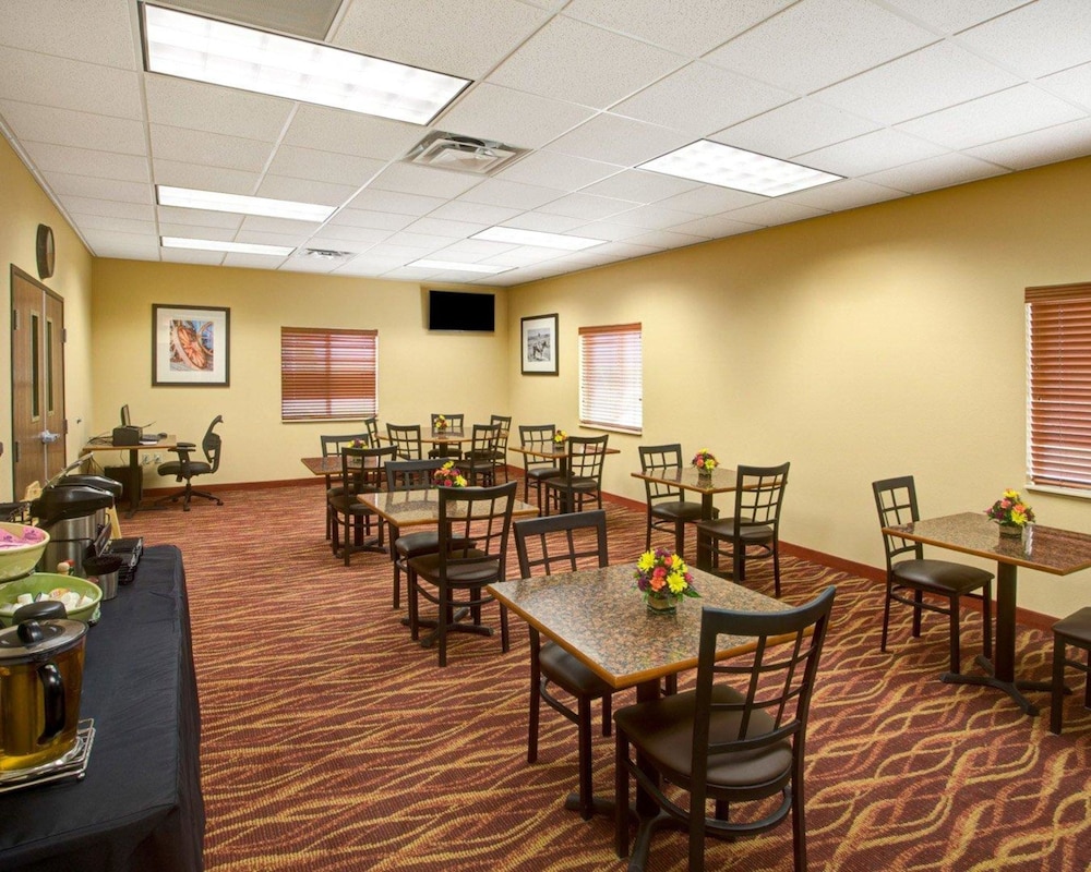 Rodeway Inn & Suites Phillipsburg