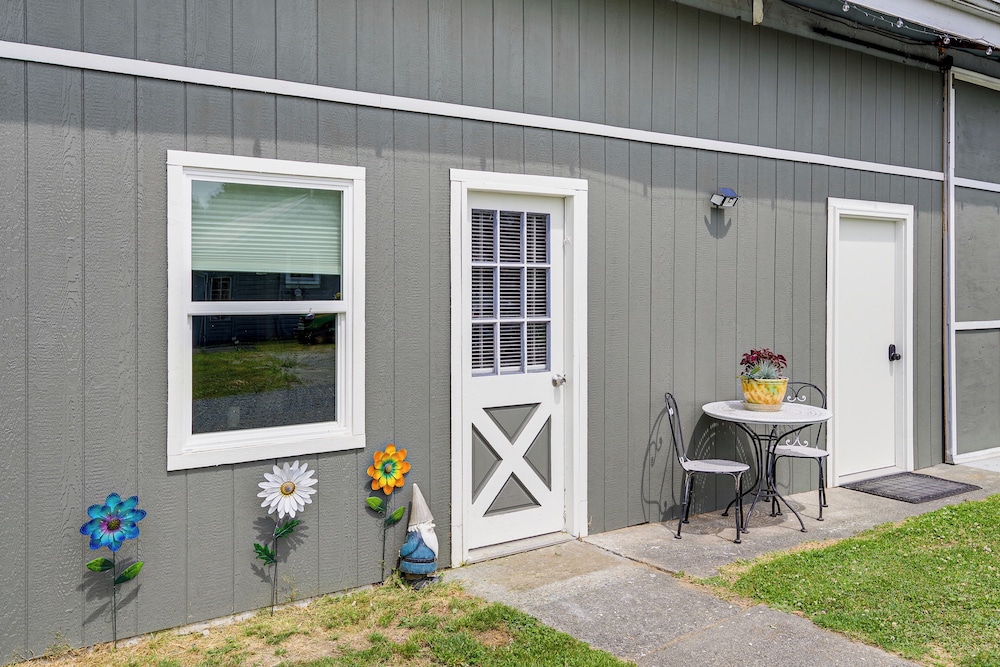 9 Acres, Pick Your Own Apples: Cabin in Arlington!