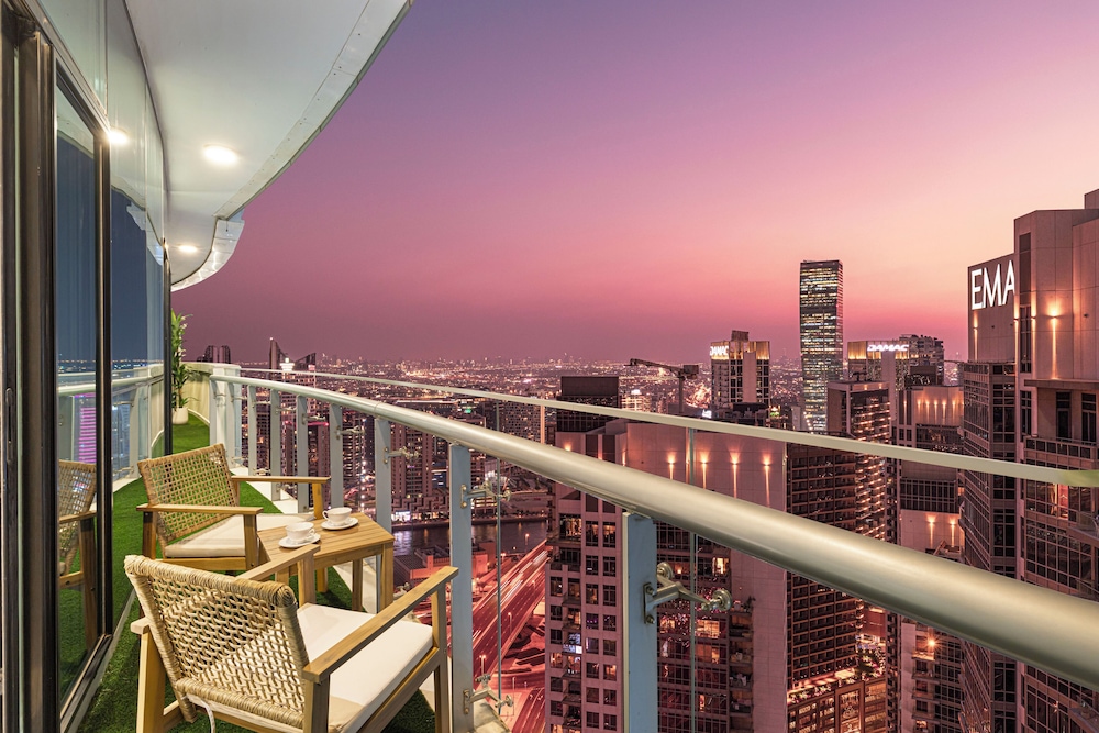 DAMAC Suites by Hostiva – Burj & Fountain
