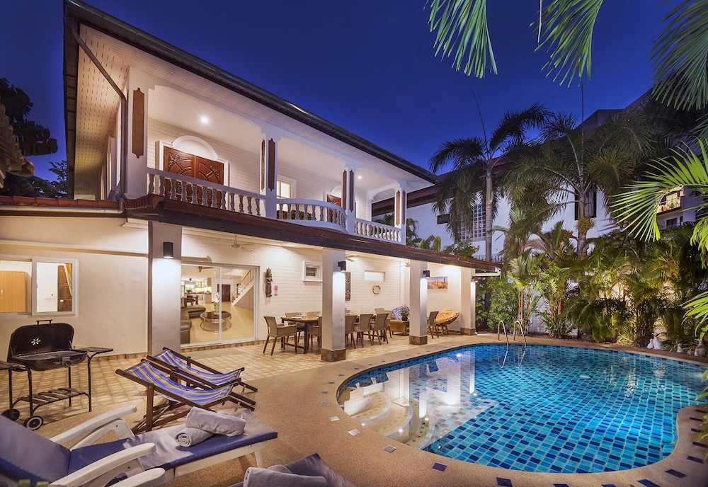 Villa Waree Near City and Beach