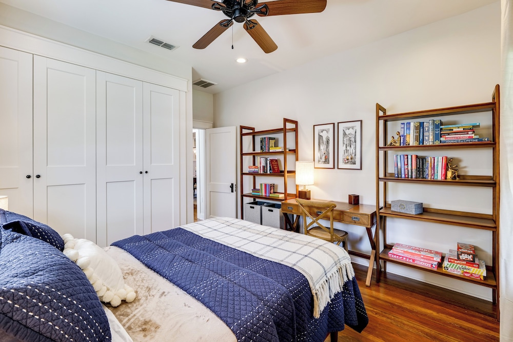 Renovated, Stylish Retreat w/ Patio in Lakeland!
