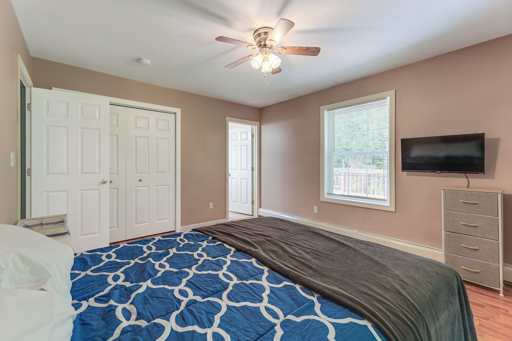 4 Mi to Long Lake! Secluded Haven w/ Fenced Yard