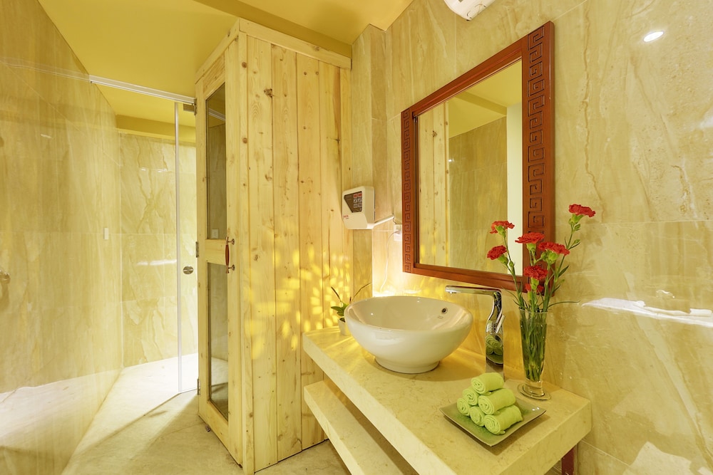 Royal Riverside Hoi An Hotel