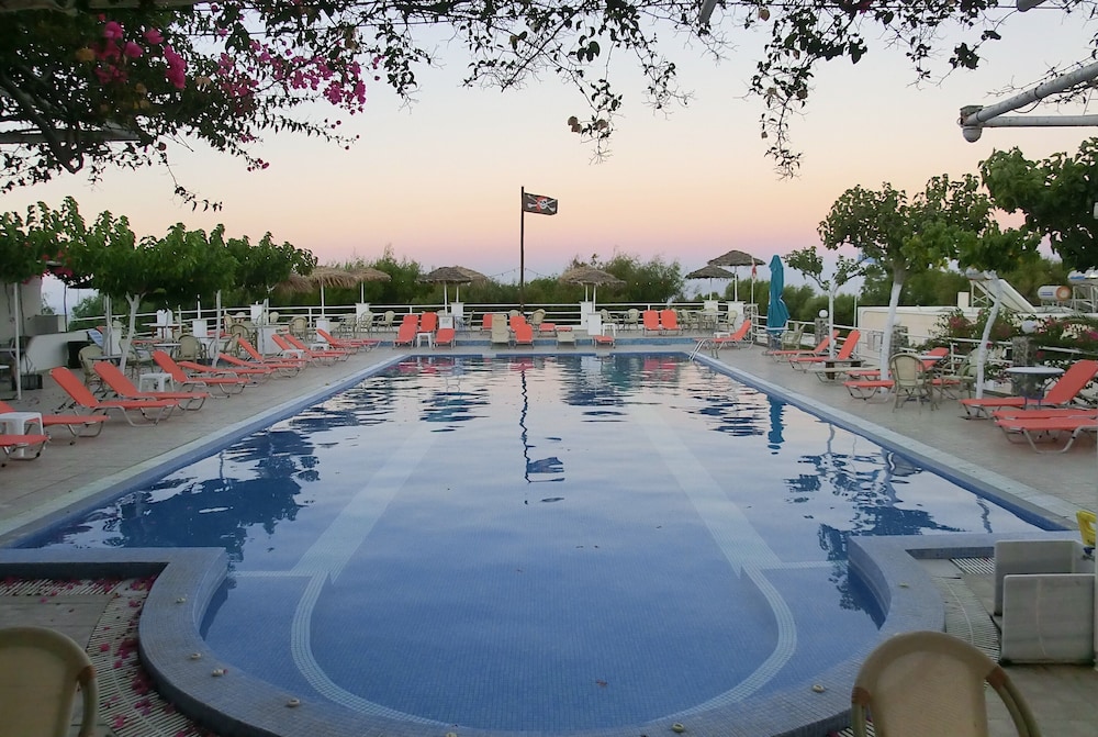 Santorini Camping & Hostel