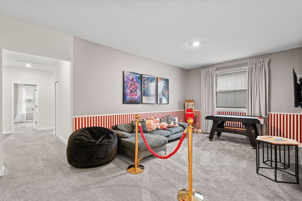 Magical 6BR Retreat With Pool Best Location