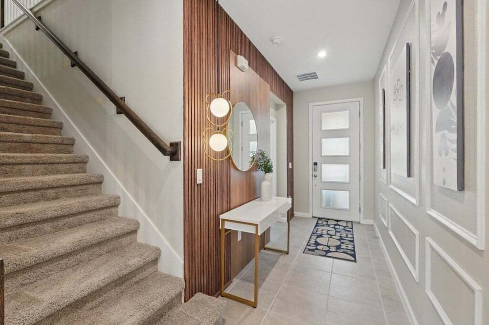 Beautiful Chic Radiance Home With Pool 5 Bedroom Townhouse