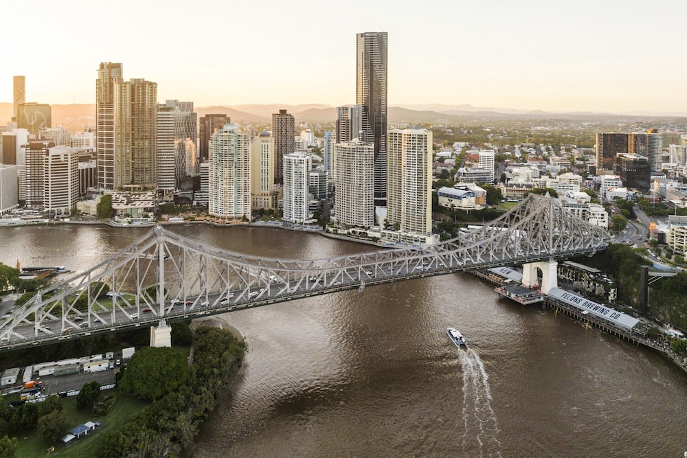 Stylish Brisbane City Stay With Bbq, Pool & Gym