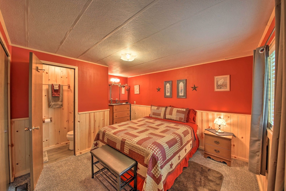 Woodsy Riverfront Retreat in Trout Creek Montana! view 5