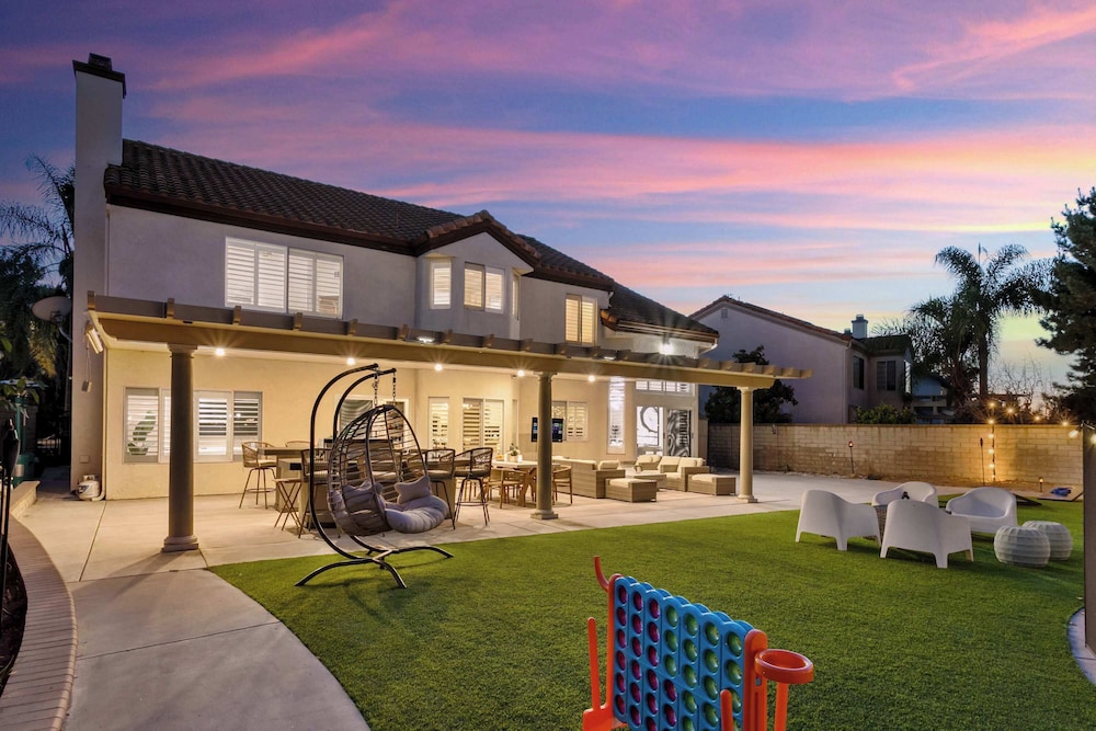 Luxury Pool Home w Theater Games & Mountain View