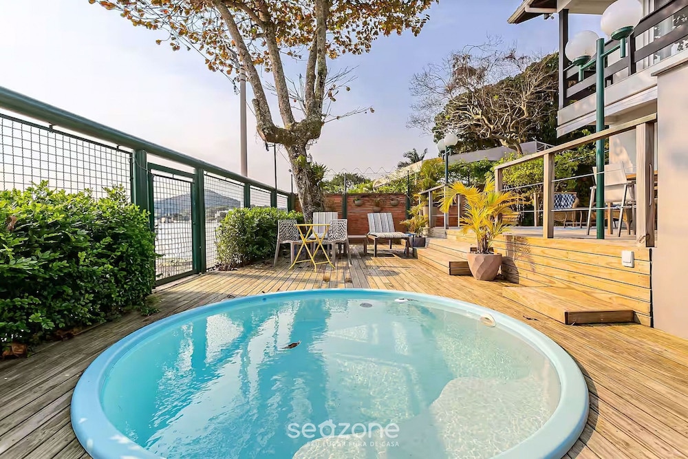 Seafront Beautiful House in Sto. Antonio Cda1647