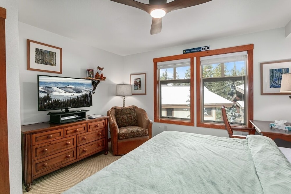1311 - Three Bedroom Deluxe Eagle Springs West 3 Condo