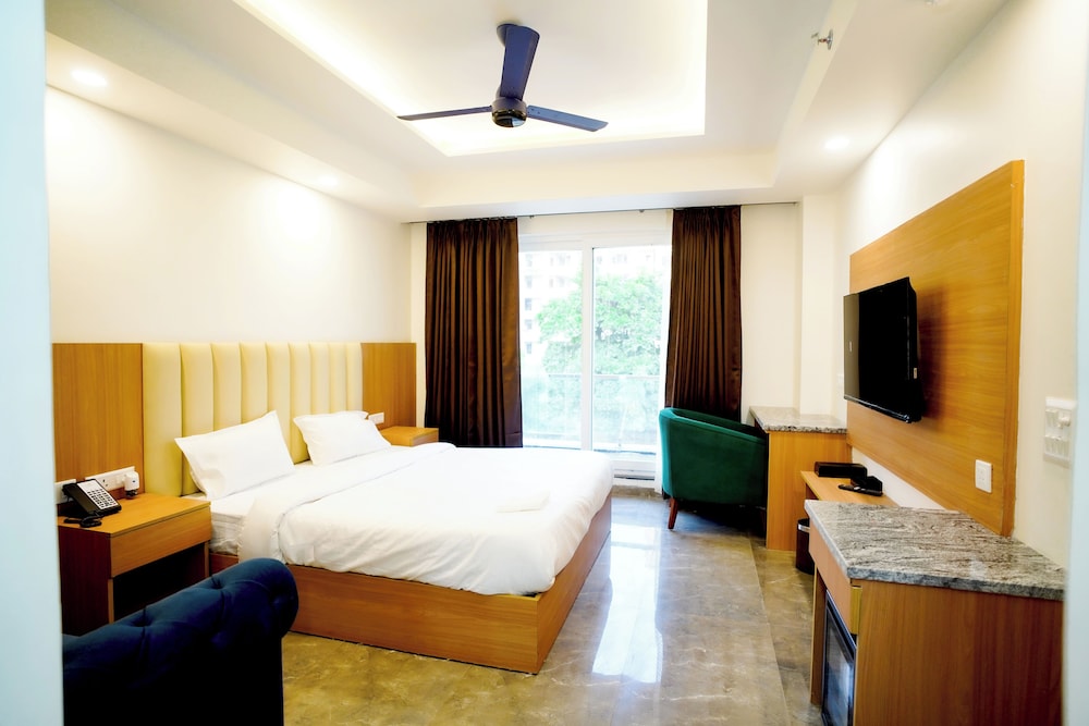 Royal Raven Hotel And Banquet
