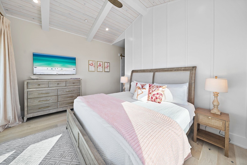 Pink Tequila Sunrise 7 Bedroom Home