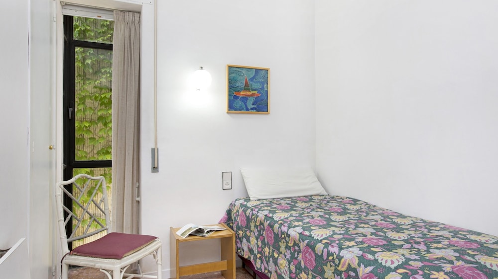 Pineda in Llafranc With 4 Bedrooms and 2 Bathrooms