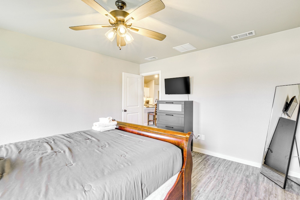 'urbana Cabana:' Modern Home 8 Mi to Texas Tech!