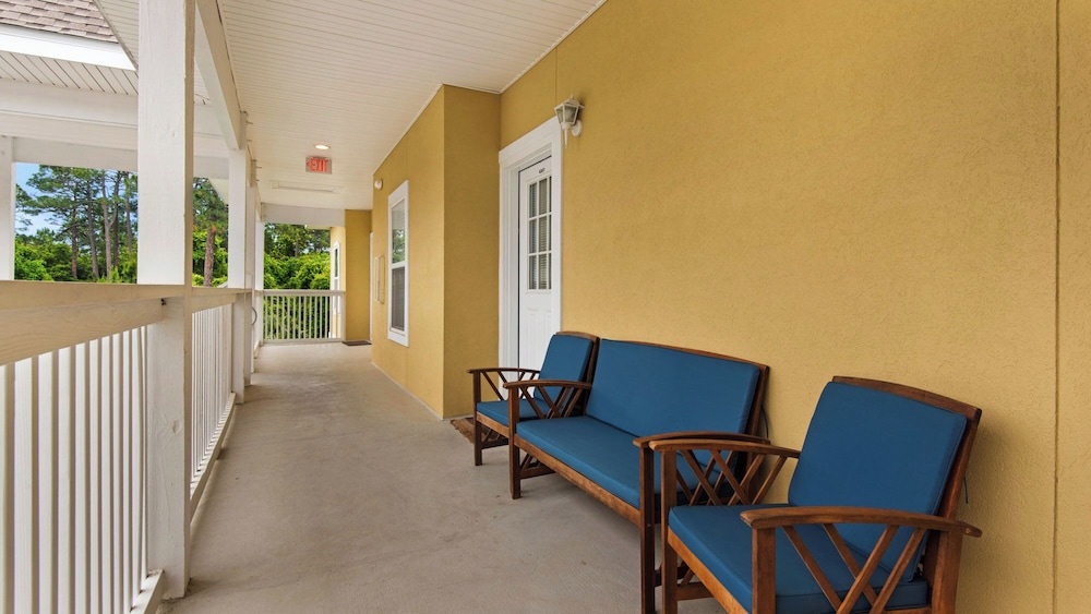 Seagrove 2BR Near Lake & Beach + Free Tickets: Bikes, Dolphin Cruise & More!