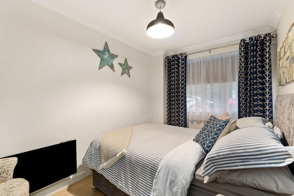 2 Beach Court - Direct Beach Access Sea Views